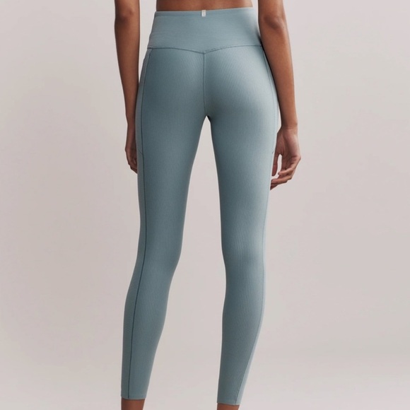 NEW Rhône Ripple Longline Bra & 7/8 Pocket Legging Set in Blue Hue - Picture 9 of 15
